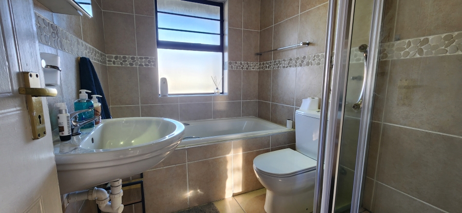 2 Bedroom Property for Sale in Table View Western Cape
